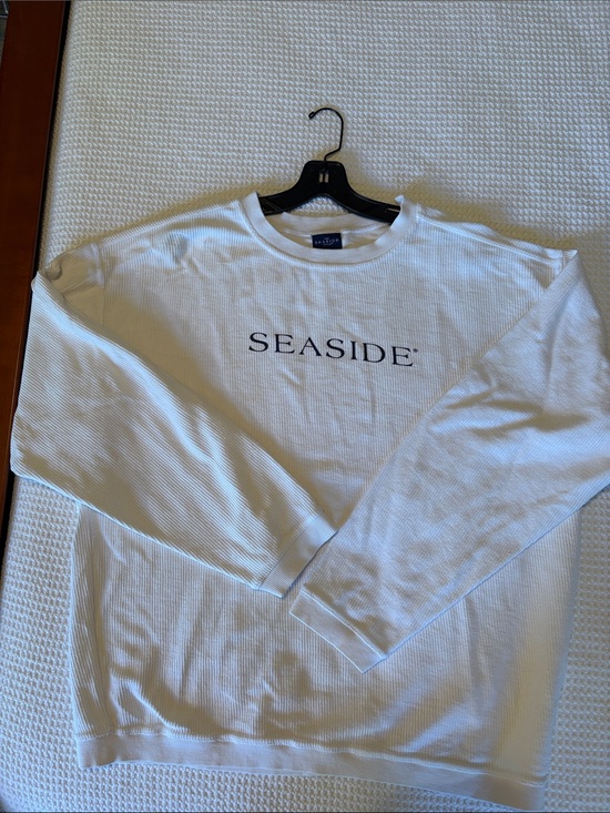 The Seaside Style Tops - Seaside White with Navy Logo oversized Crew Sweatshirt